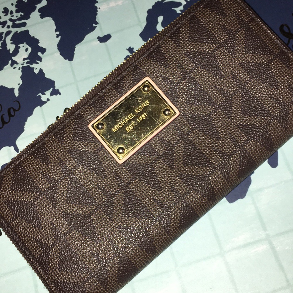 Michael Kors Signature Brown Large Zipper Wallet